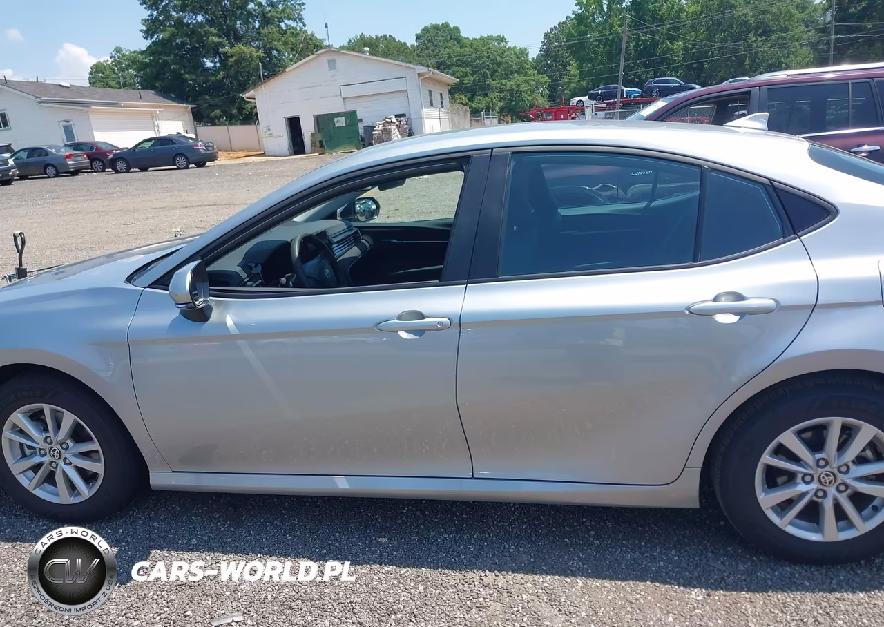 2025 Toyota Camry Le VIN:4T1DAACK4SU106556 - 14