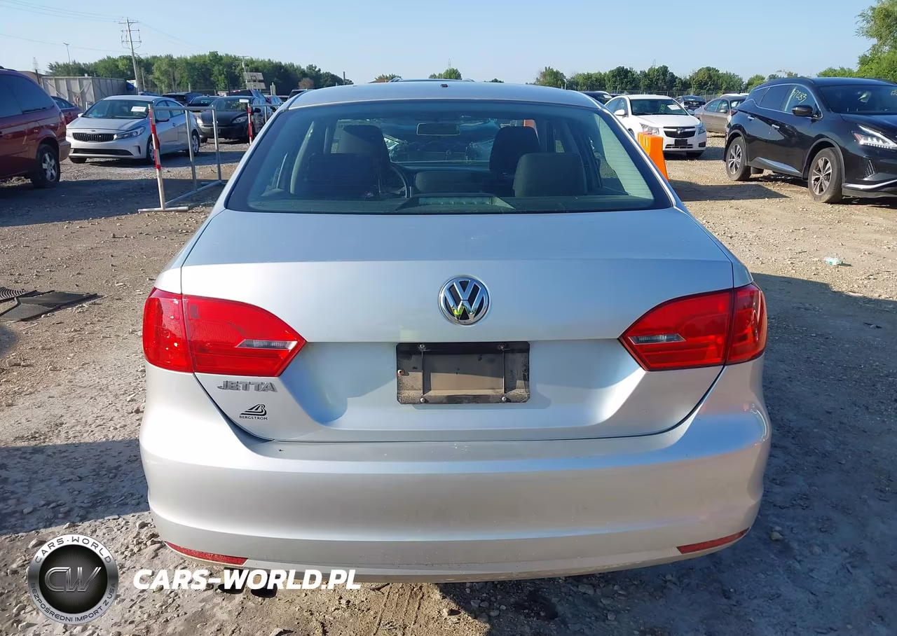 2013 Volkswagen Jetta 2.0L S VIN:3VW2K7AJ3DM404560 - 16