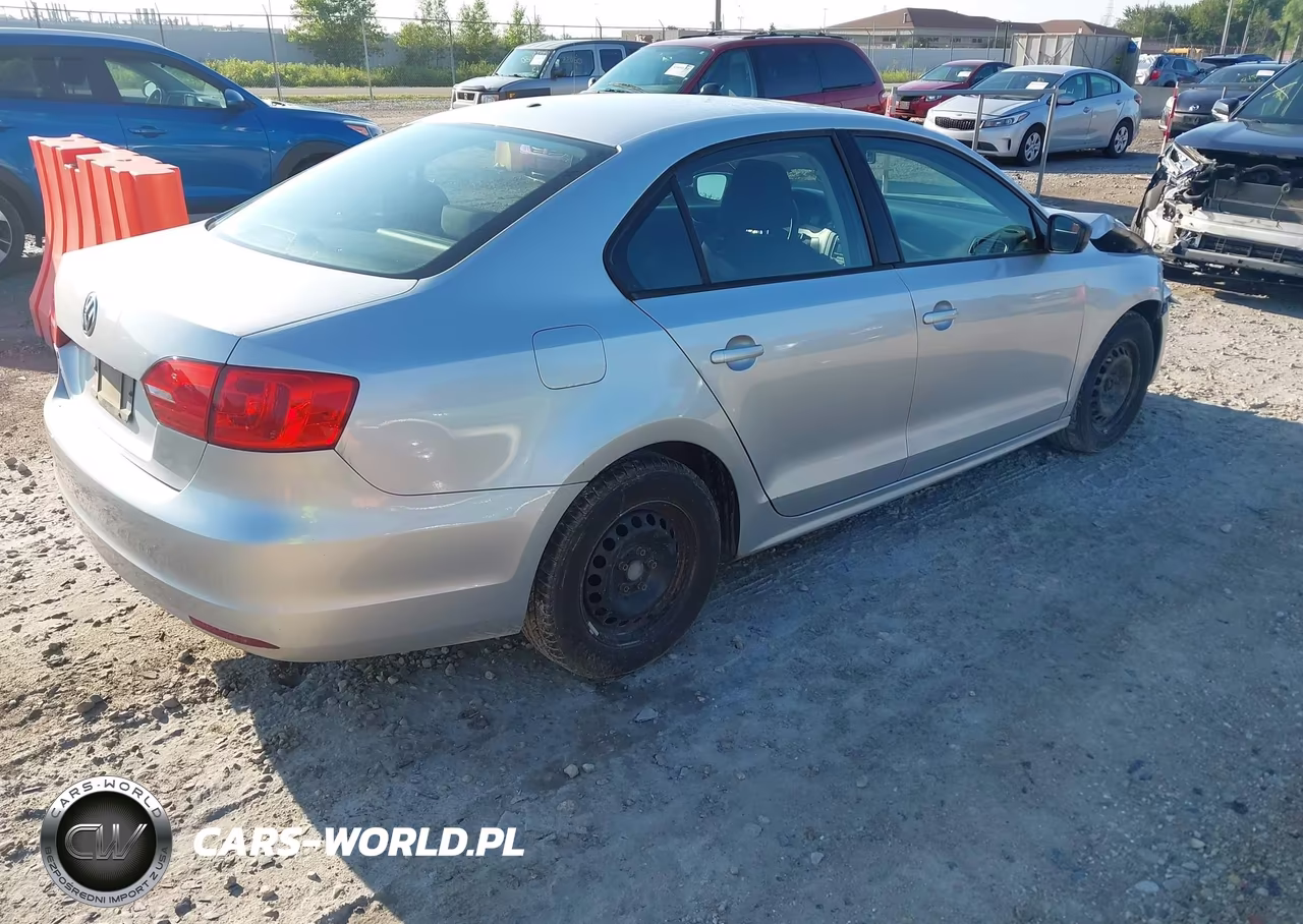 2013 Volkswagen Jetta 2.0L S VIN:3VW2K7AJ3DM404560 - 4