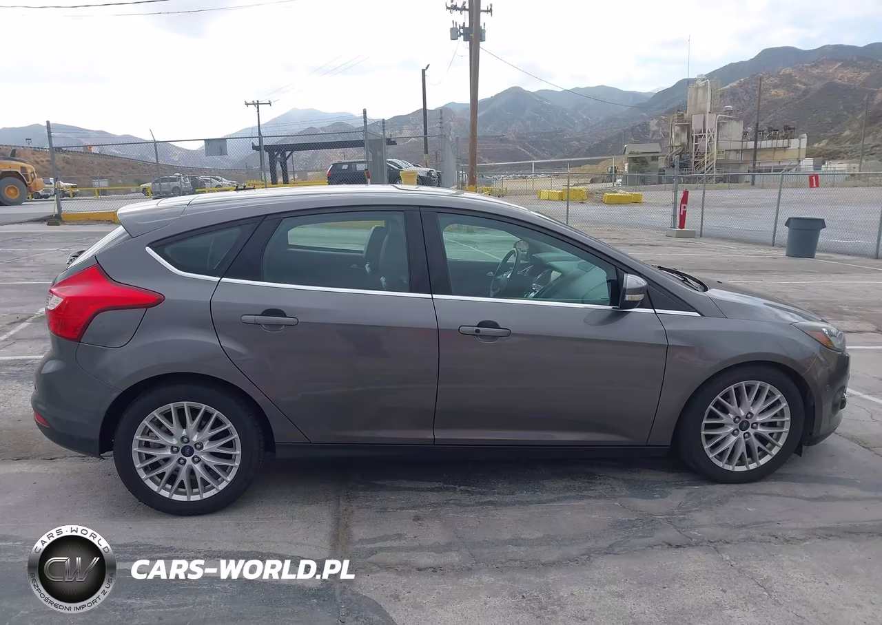 2013 Ford Focus Titanium VIN:1FADP3N26DL301536 - 13
