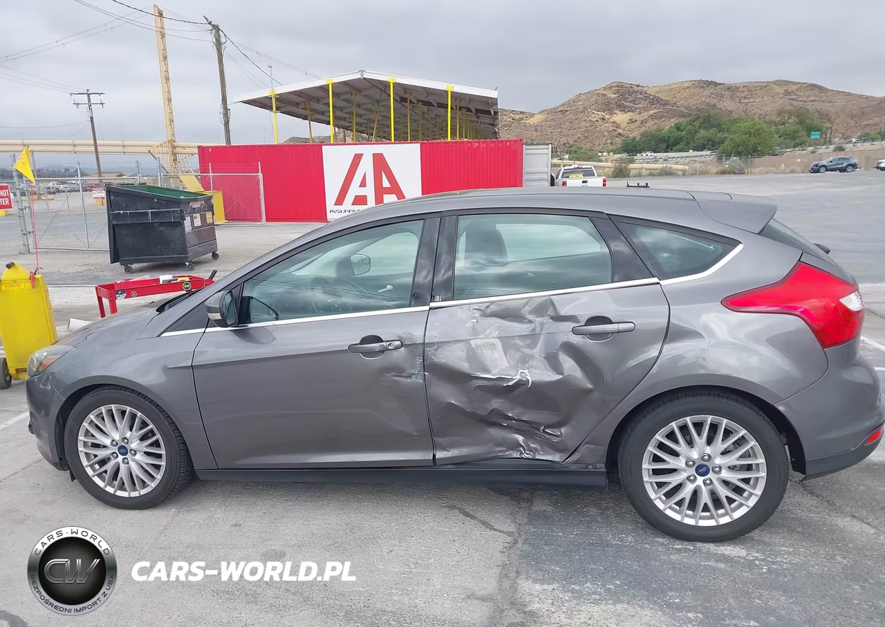 2013 Ford Focus Titanium VIN:1FADP3N26DL301536 - 14