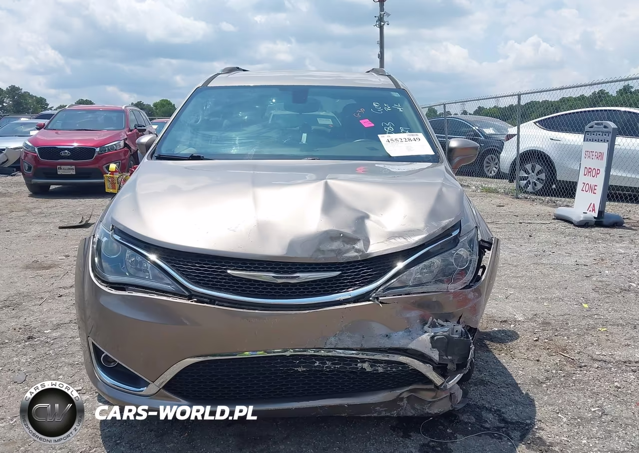 2018 Chrysler Pacifica Touring L VIN:2C4RC1BG3JR115083 - 12