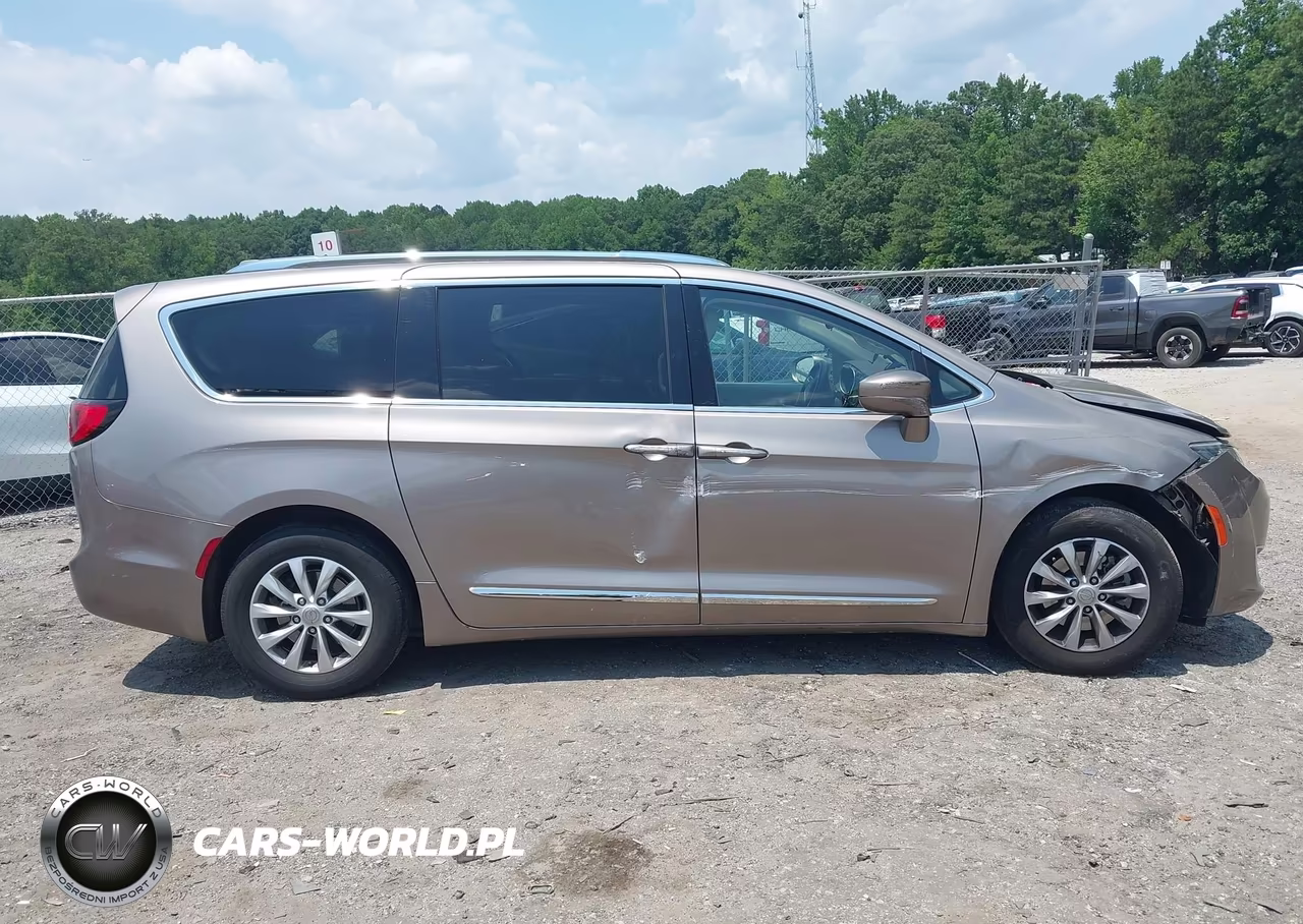 2018 Chrysler Pacifica Touring L VIN:2C4RC1BG3JR115083 - 13