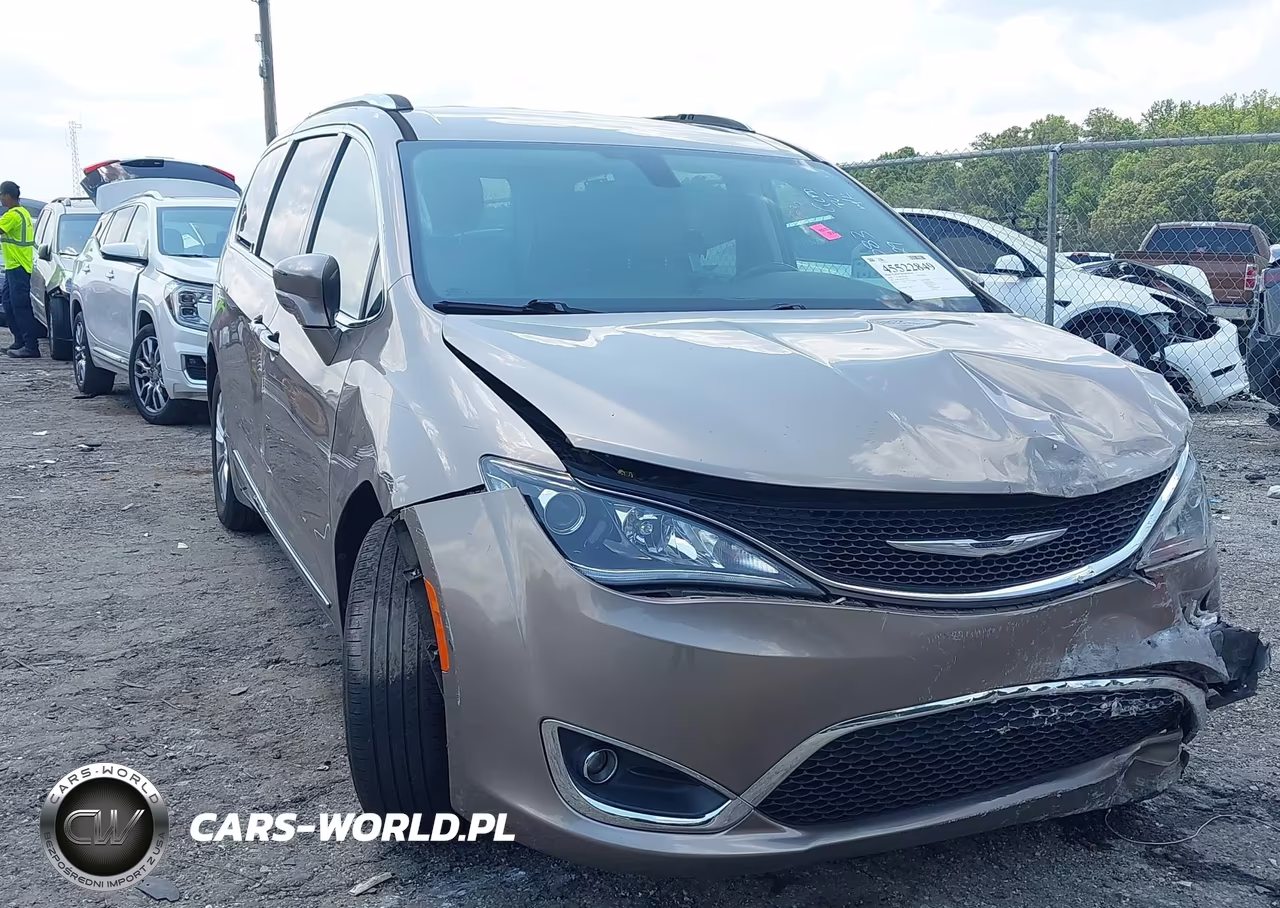 2018 Chrysler Pacifica Touring L VIN:2C4RC1BG3JR115083 - 17