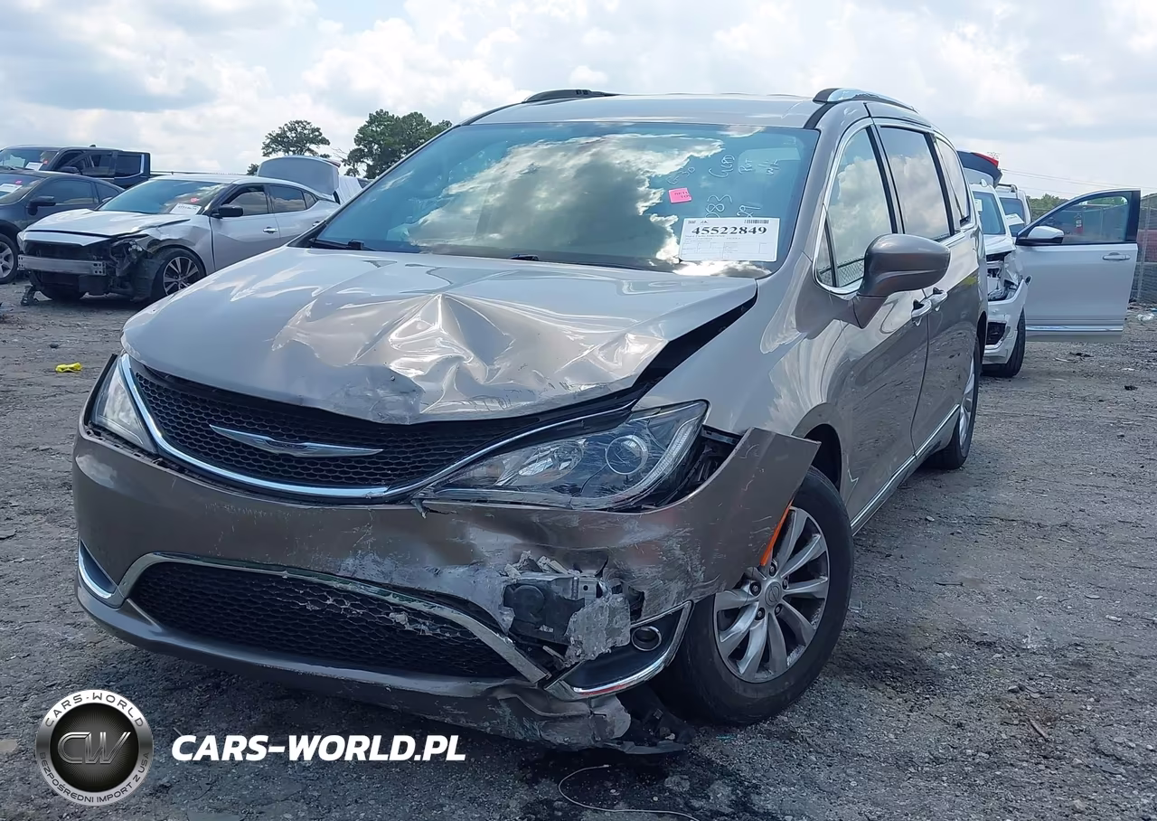 2018 Chrysler Pacifica Touring L VIN:2C4RC1BG3JR115083 - 18