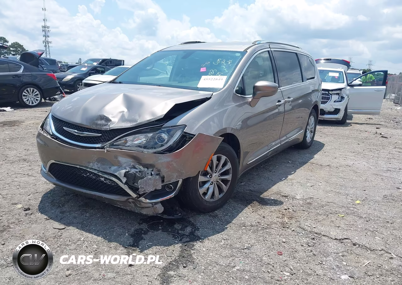 2018 Chrysler Pacifica Touring L VIN:2C4RC1BG3JR115083 - 2