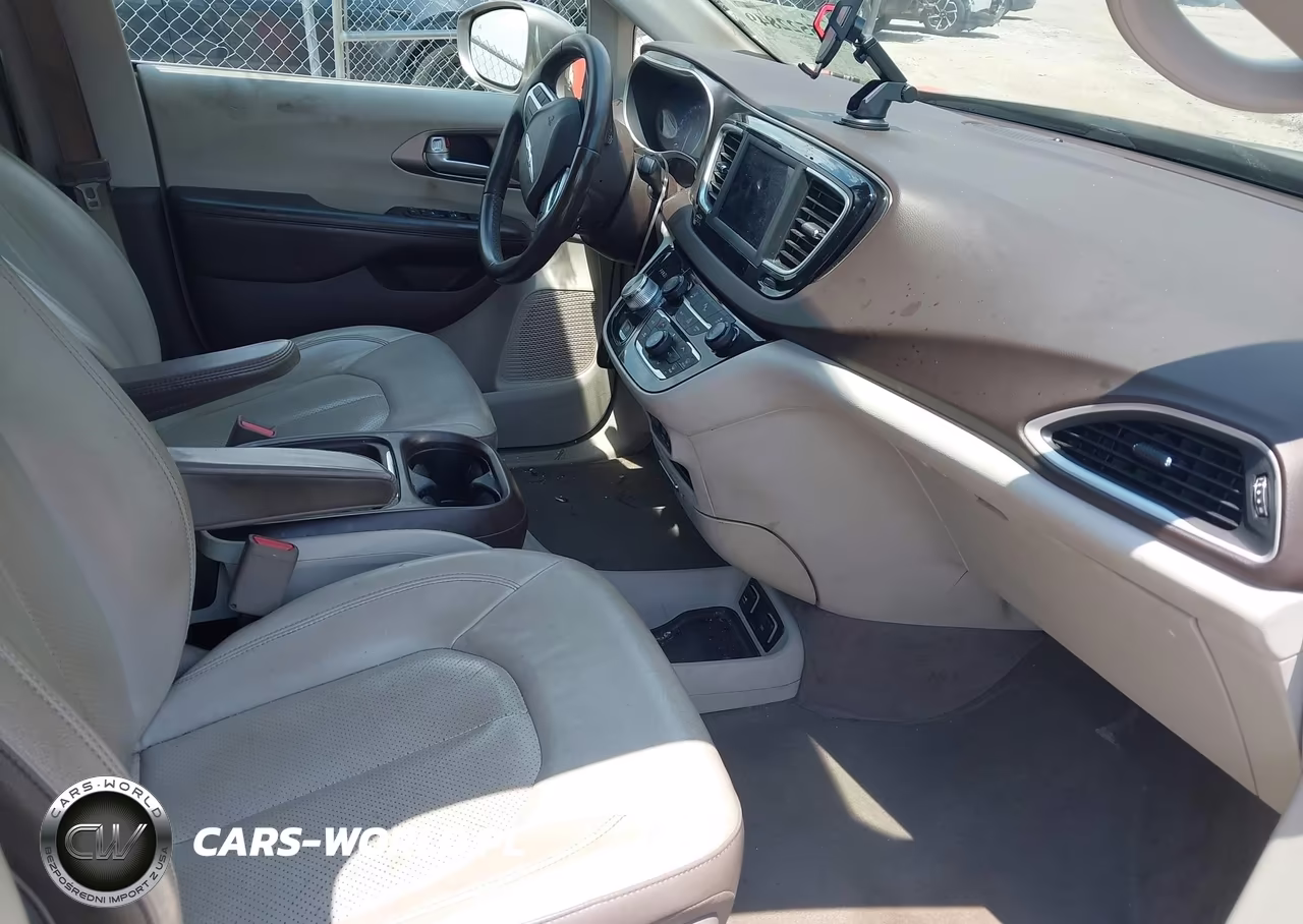 2018 Chrysler Pacifica Touring L VIN:2C4RC1BG3JR115083 - 5