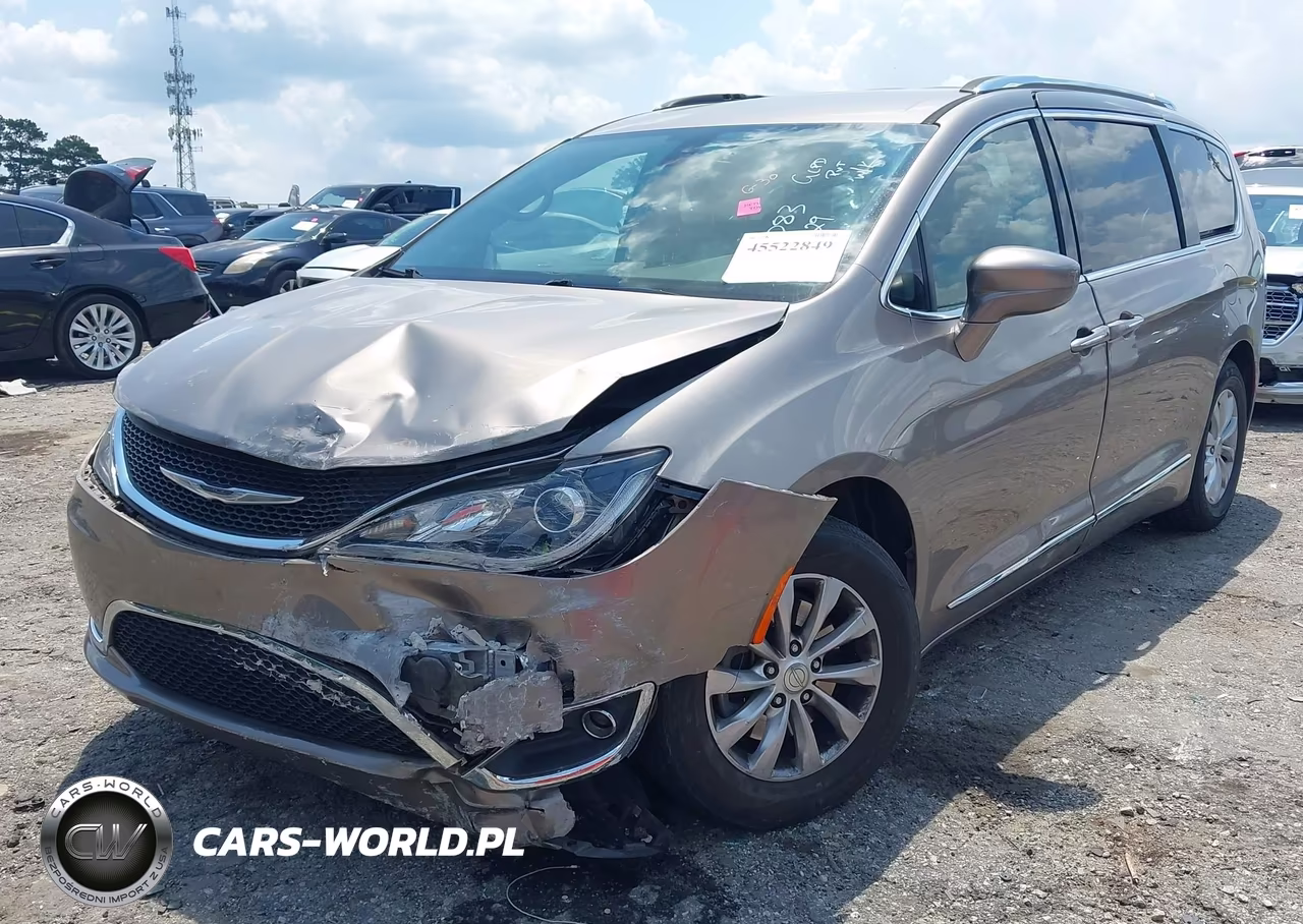 2018 Chrysler Pacifica Touring L VIN:2C4RC1BG3JR115083 - 6