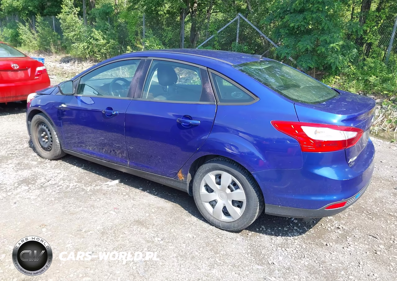 2012 Ford Focus Se VIN:1FAHP3F22CL316100 - 3