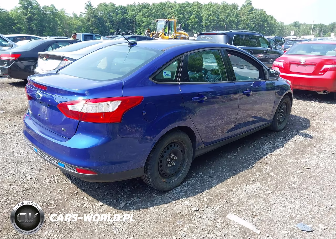 2012 Ford Focus Se VIN:1FAHP3F22CL316100 - 4