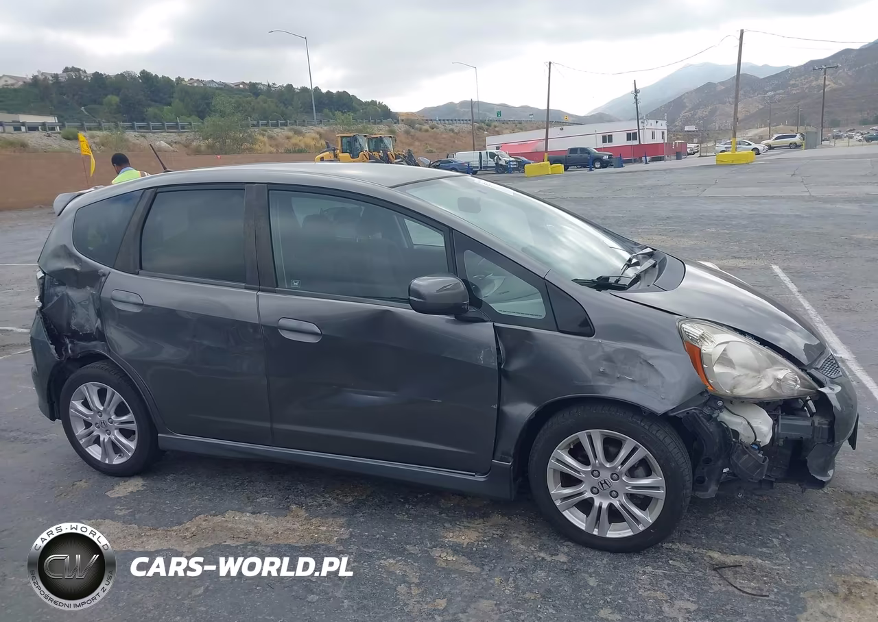 2011 Honda Fit Sport VIN:JHMGE8H56BC014340 - 13
