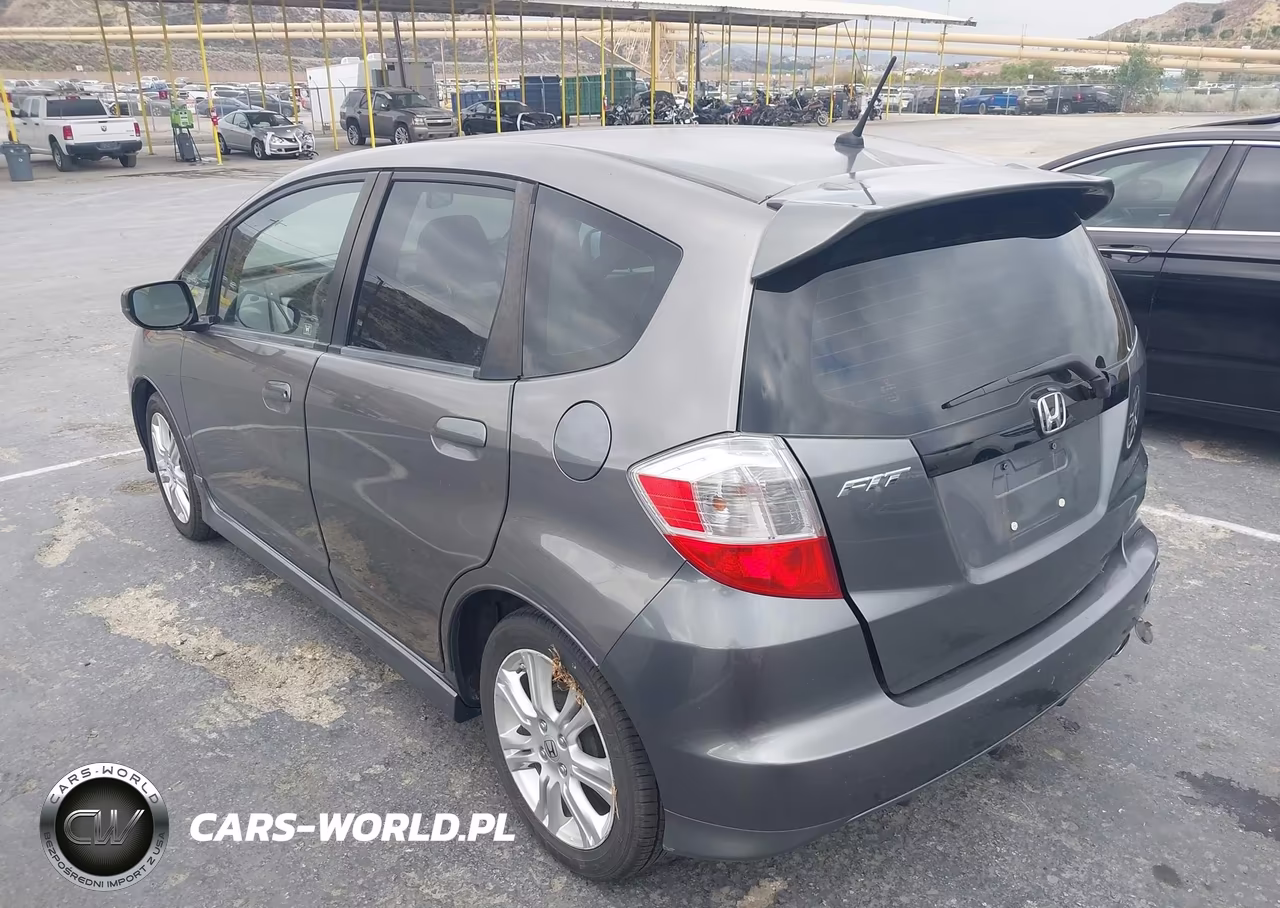 2011 Honda Fit Sport VIN:JHMGE8H56BC014340 - 3