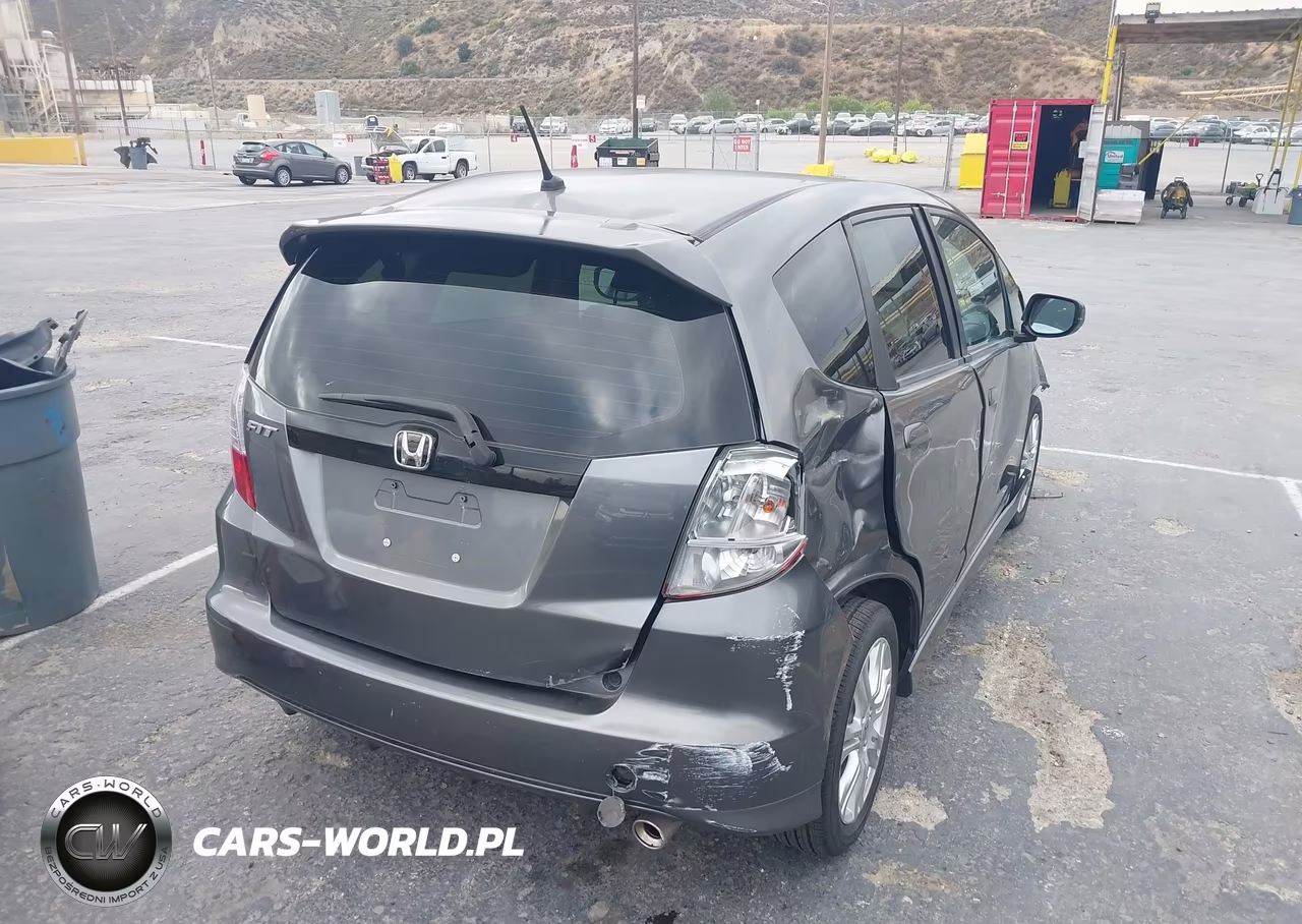 2011 Honda Fit Sport VIN:JHMGE8H56BC014340 - 4