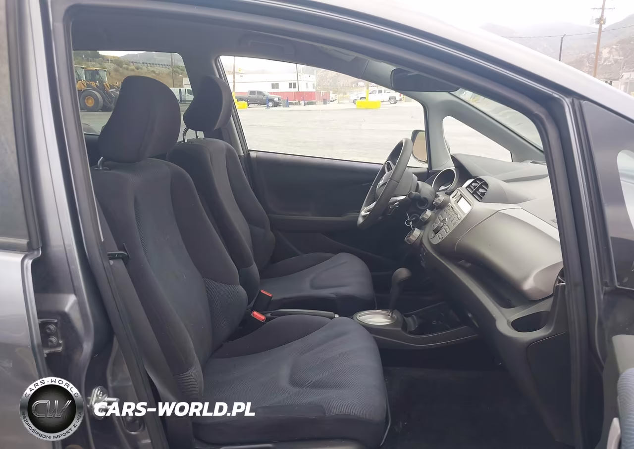 2011 Honda Fit Sport VIN:JHMGE8H56BC014340 - 5