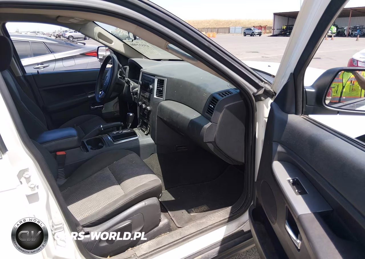 2009 Jeep Grand Cherokee Laredo VIN:1J8GR48K39C551271 - 5
