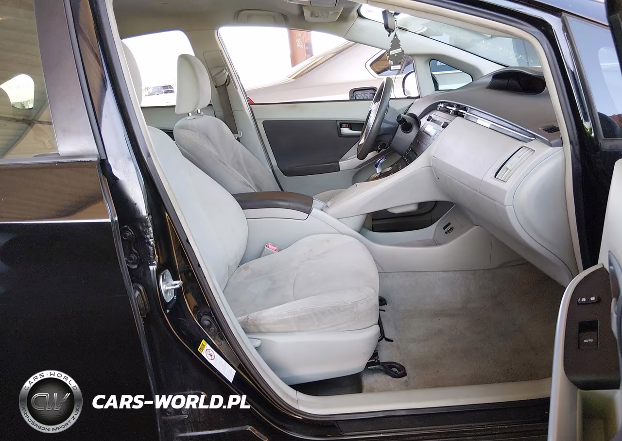 2011 Toyota Prius Two VIN:JTDKN3DU6B5365281 - 5