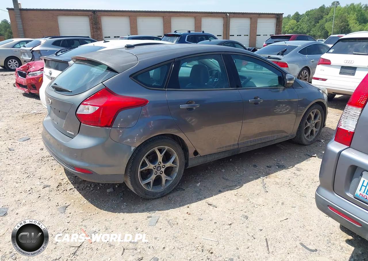 2014 Ford Focus Se VIN:1FADP3K20EL395676 - 4