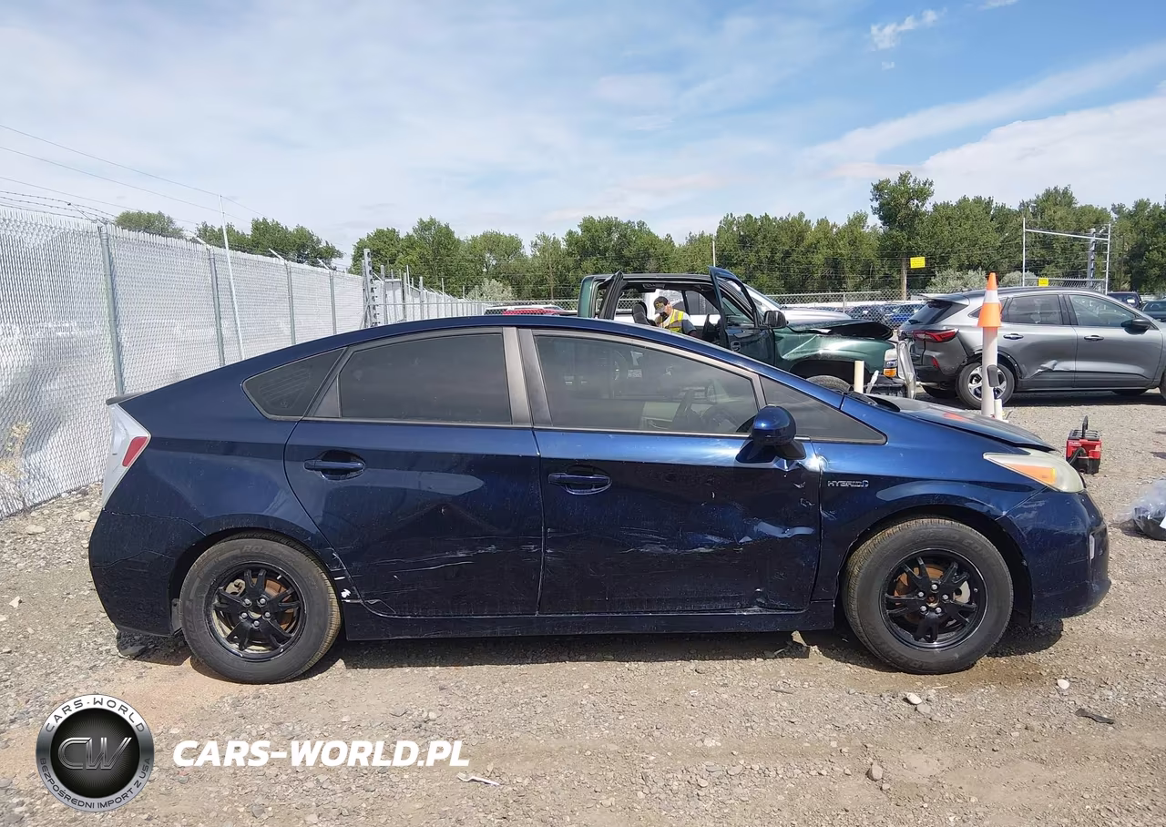 2013 Toyota Prius Two VIN:JTDKN3DU6D0352711 - 13