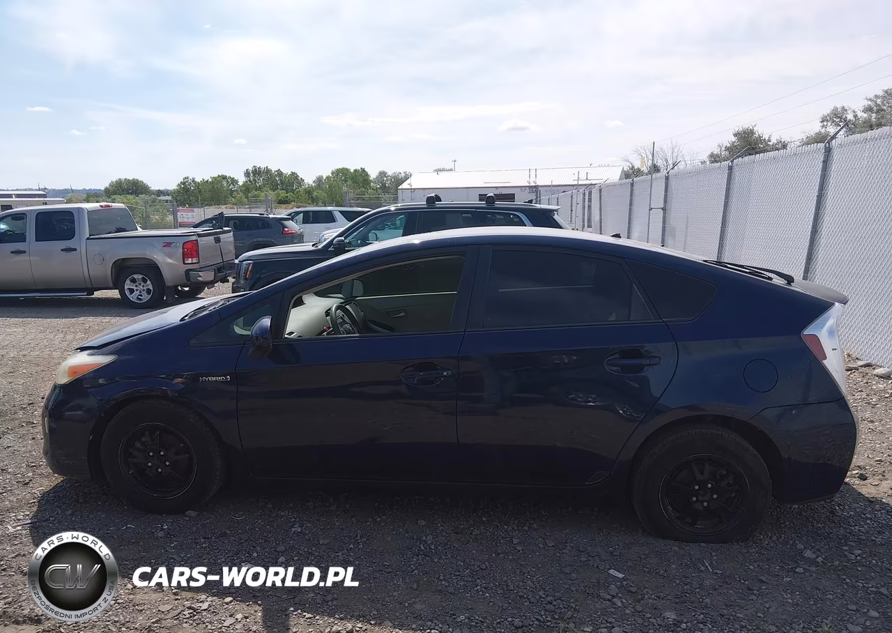 2013 Toyota Prius Two VIN:JTDKN3DU6D0352711 - 14