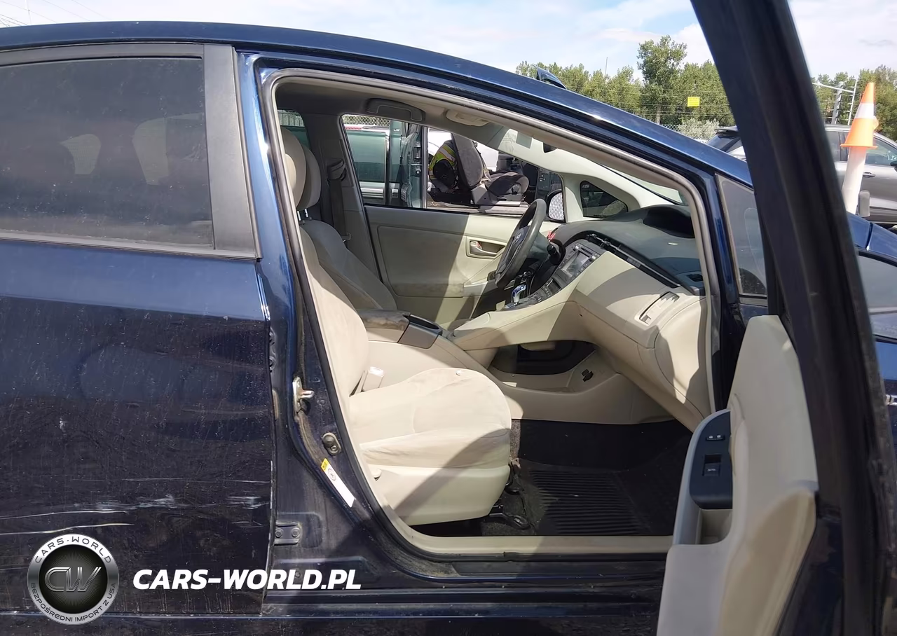 2013 Toyota Prius Two VIN:JTDKN3DU6D0352711 - 5