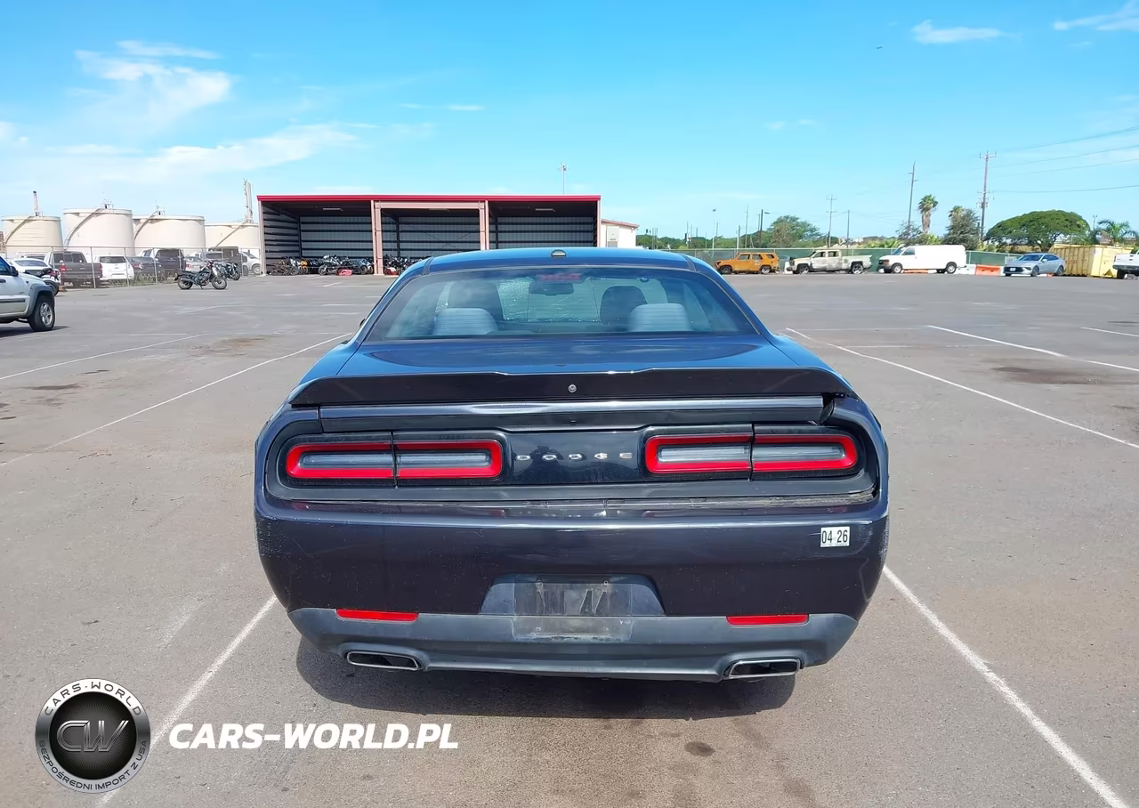 2018 Dodge Challenger Sxt VIN:2C3CDZAG8JH237466 - 17