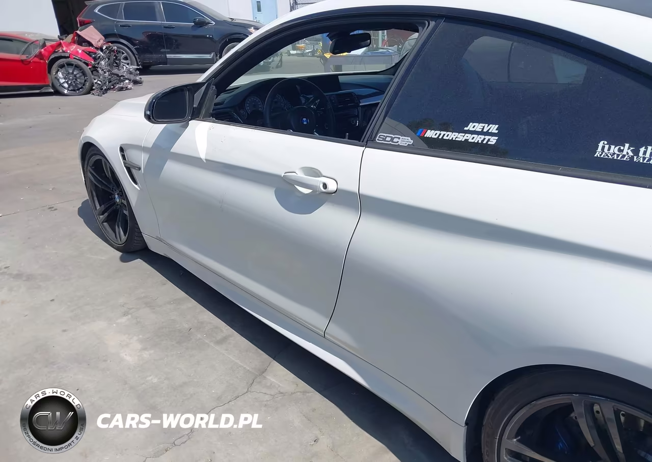 2015 BMW M4 VIN:WBS3R9C59FK332443 - 15