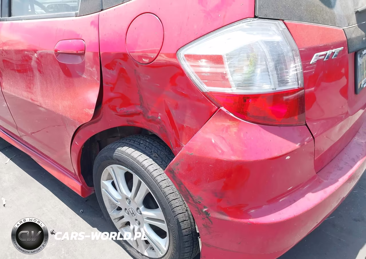 2010 Honda Fit Sport VIN:JHMGE8H42AC040391 - 12