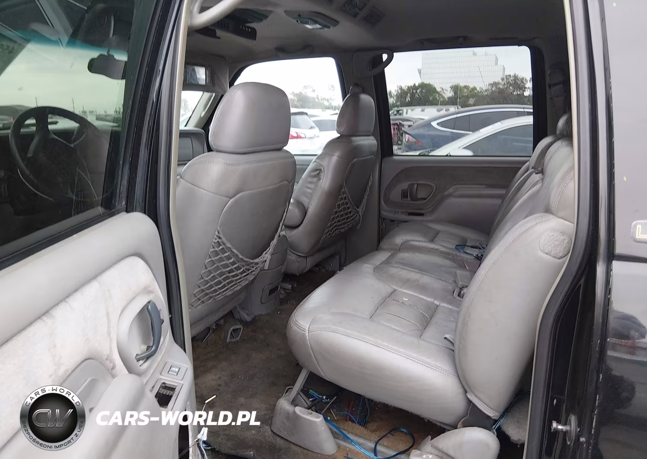 1999 Chevrolet Suburban Lt VIN:3GNFK16R5XG142146 - 8