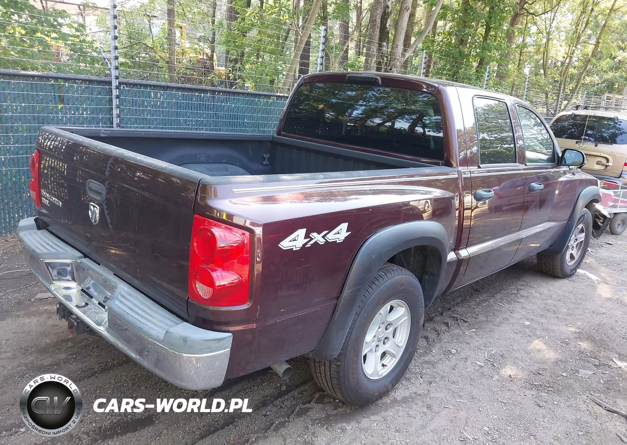 2005 Dodge Dakota Slt VIN:1D7HW48K05S316126 - 4