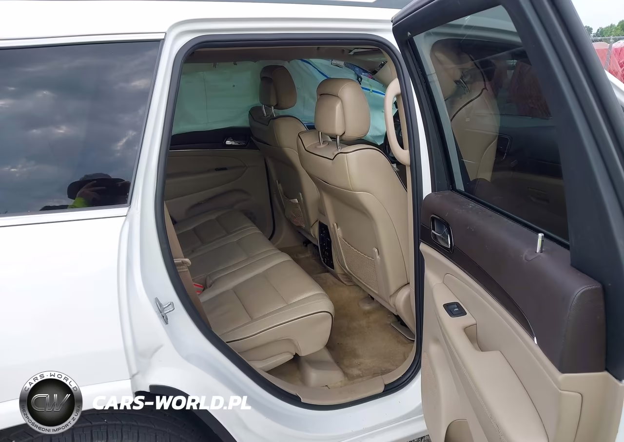 2019 Jeep Grand Cherokee Overland 4X2 VIN:1C4RJECG0KC614705 - 8