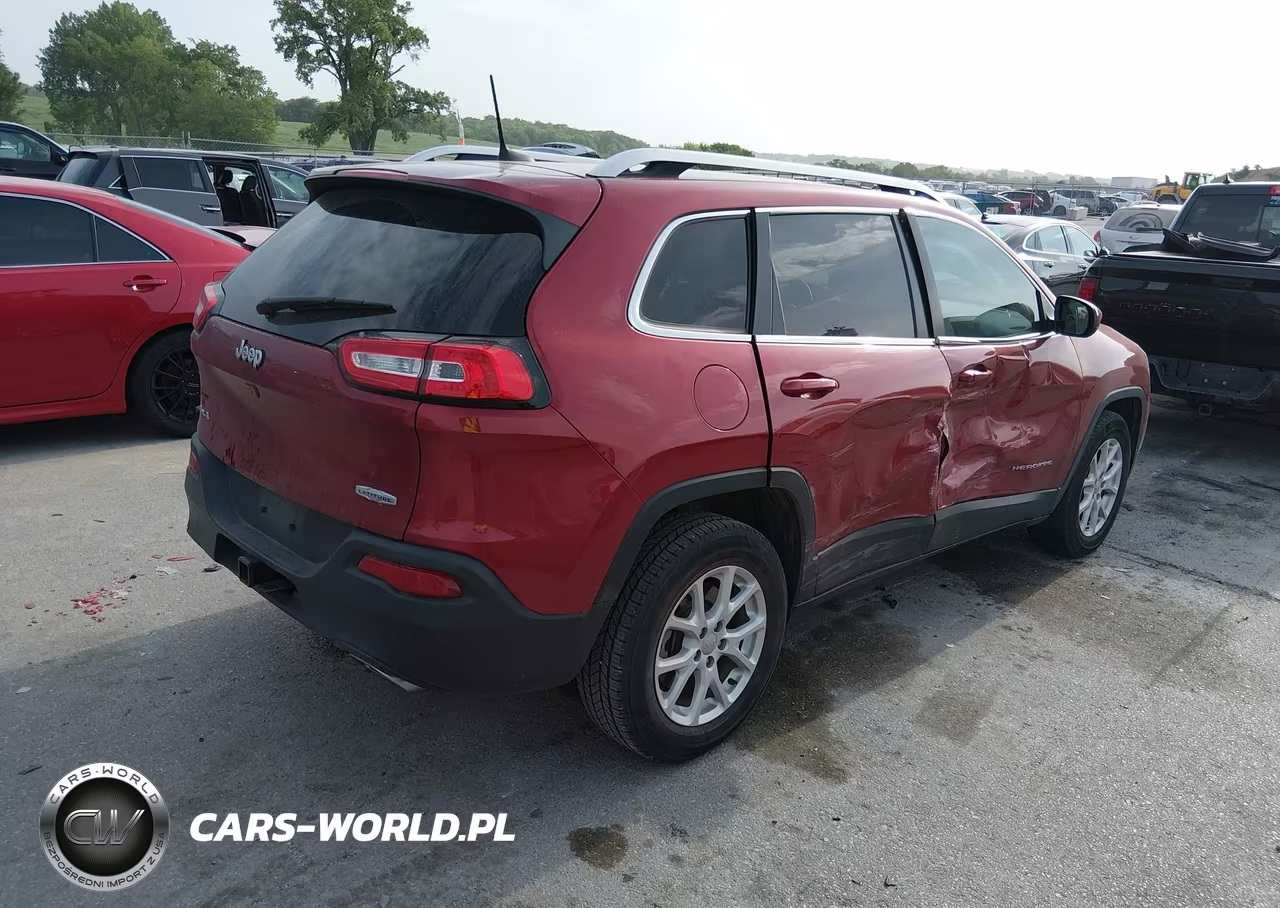 2016 Jeep Cherokee Latitude VIN:1C4PJMCS5GW101851 - 4
