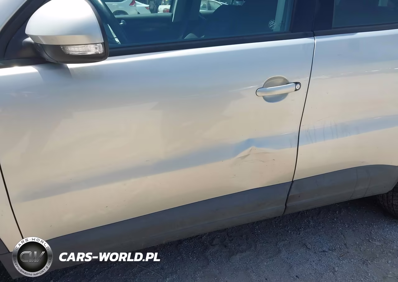 2015 Volkswagen Tiguan S VIN:WVGAV7AX5FW593527 - 6