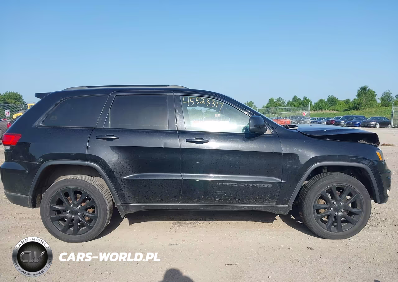 2018 Jeep Grand Cherokee Upland 4X4 VIN:1C4RJFAG1JC453191 - 14