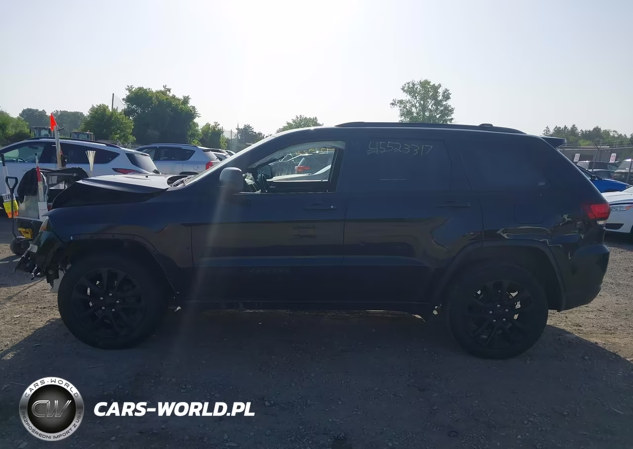 2018 Jeep Grand Cherokee Upland 4X4 VIN:1C4RJFAG1JC453191 - 15