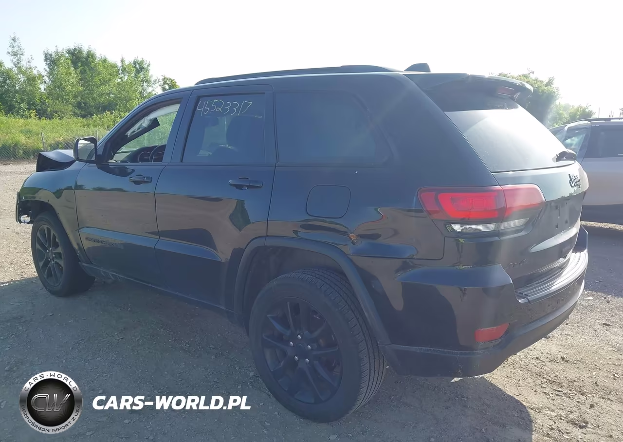 2018 Jeep Grand Cherokee Upland 4X4 VIN:1C4RJFAG1JC453191 - 3