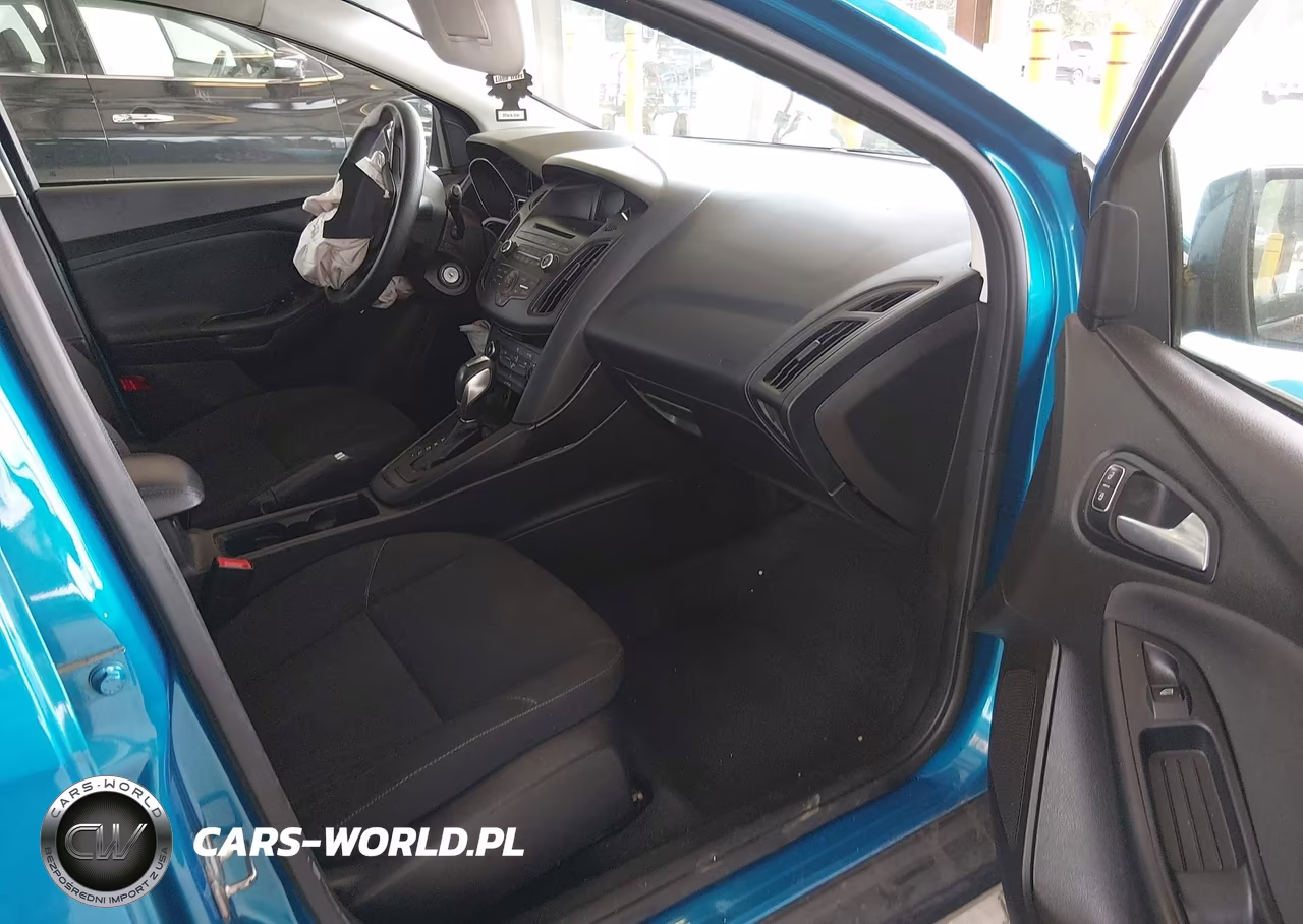 2016 Ford Focus Se VIN:1FADP3K27GL234664 - 5