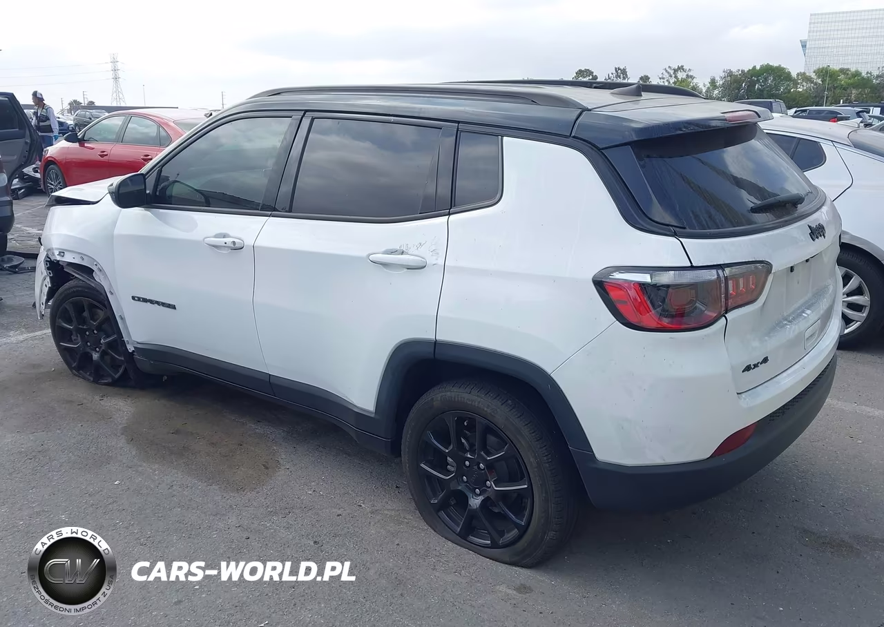 2023 Jeep Compass Altitude 4X4 VIN:3C4NJDBN2PT529563 - 3