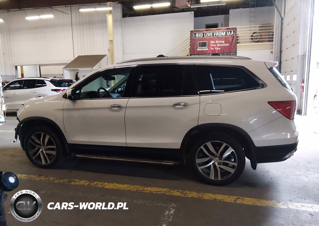 2018 Honda Pilot Elite VIN:5FNYF6H08JB024154 - 15