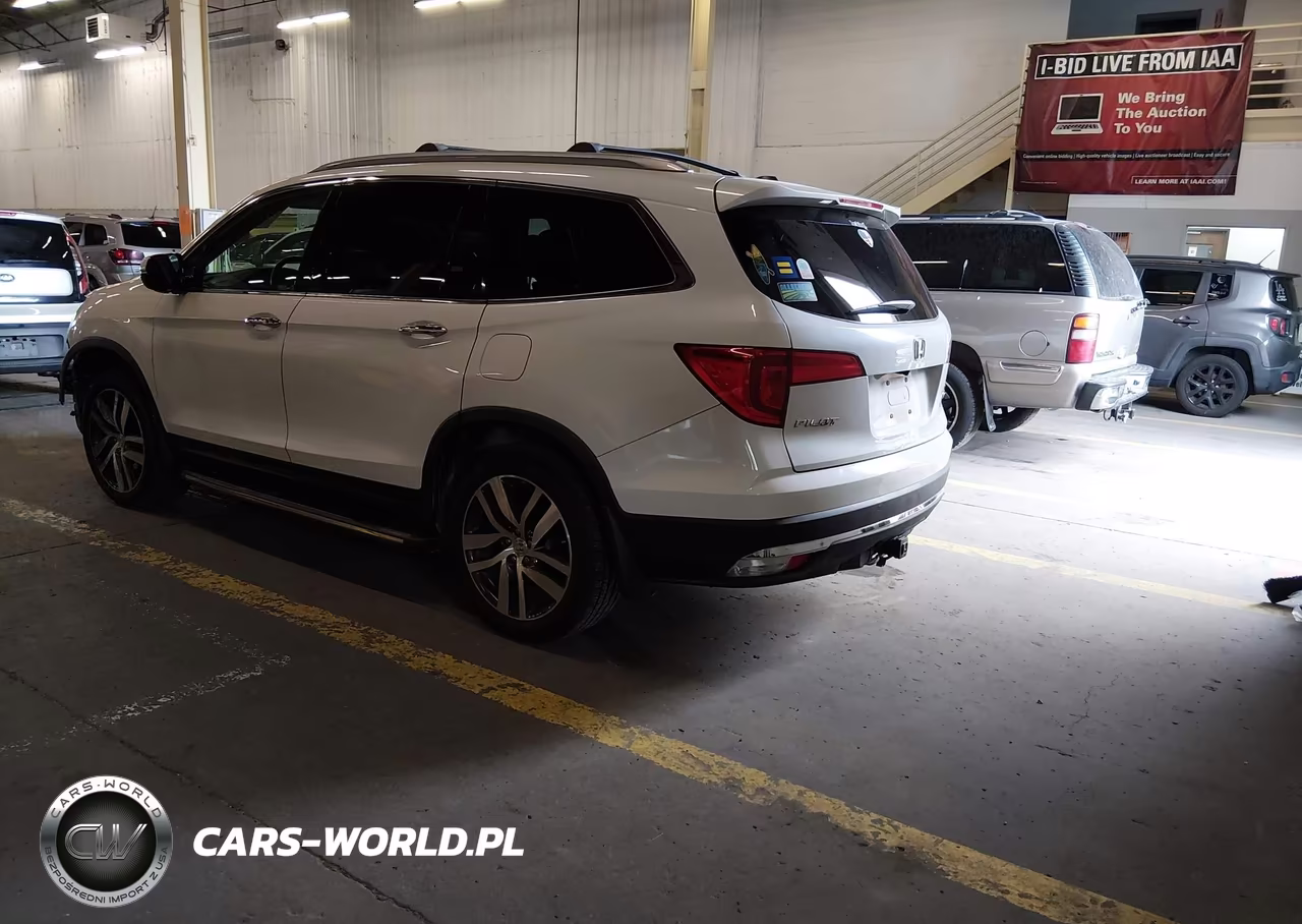2018 Honda Pilot Elite VIN:5FNYF6H08JB024154 - 3