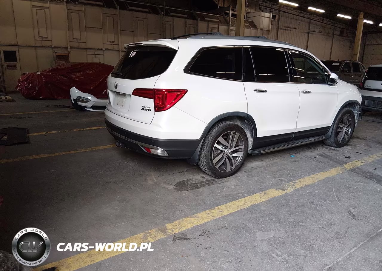 2018 Honda Pilot Elite VIN:5FNYF6H08JB024154 - 4
