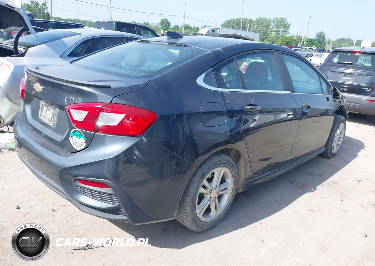2018 Chevrolet Cruze Lt Auto VIN:1G1BE5SM3J7111313 - 4