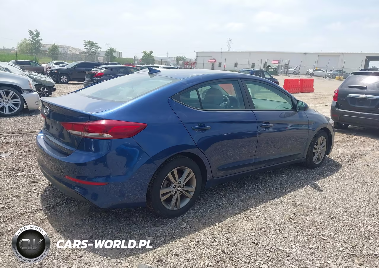 2018 Hyundai Elantra Sel VIN:5NPD84LF6JH258495 - 4