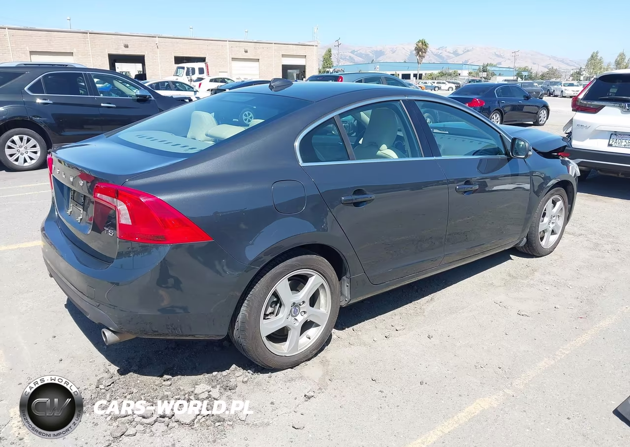 2013 Volvo S60 T5-T5 Platinum-T5 Premier-T5 Premier Plus VIN:YV1612FS6D2185848 - 4