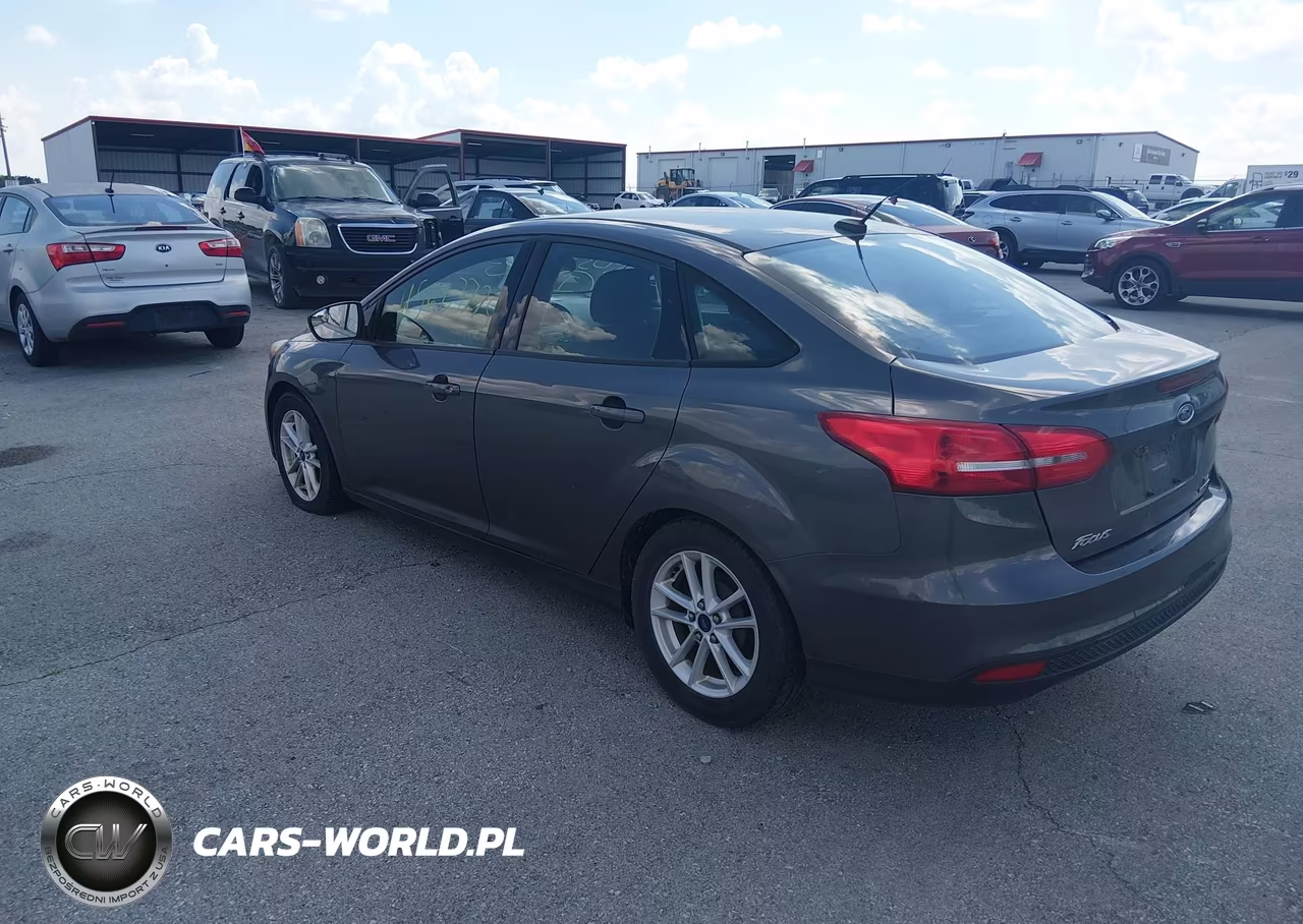 2015 Ford Focus Se VIN:1FADP3F22FL250439 - 3