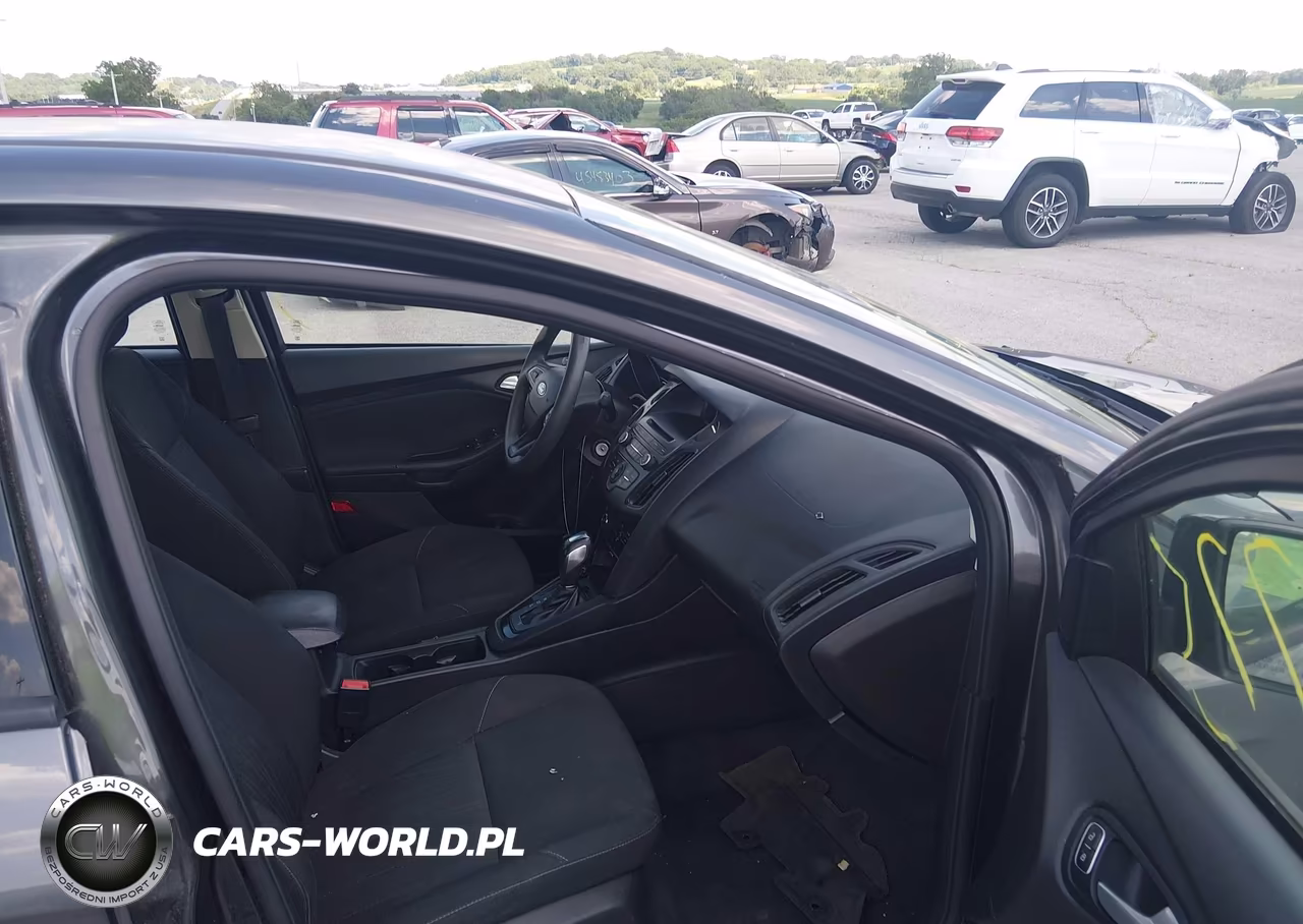 2015 Ford Focus Se VIN:1FADP3F22FL250439 - 5