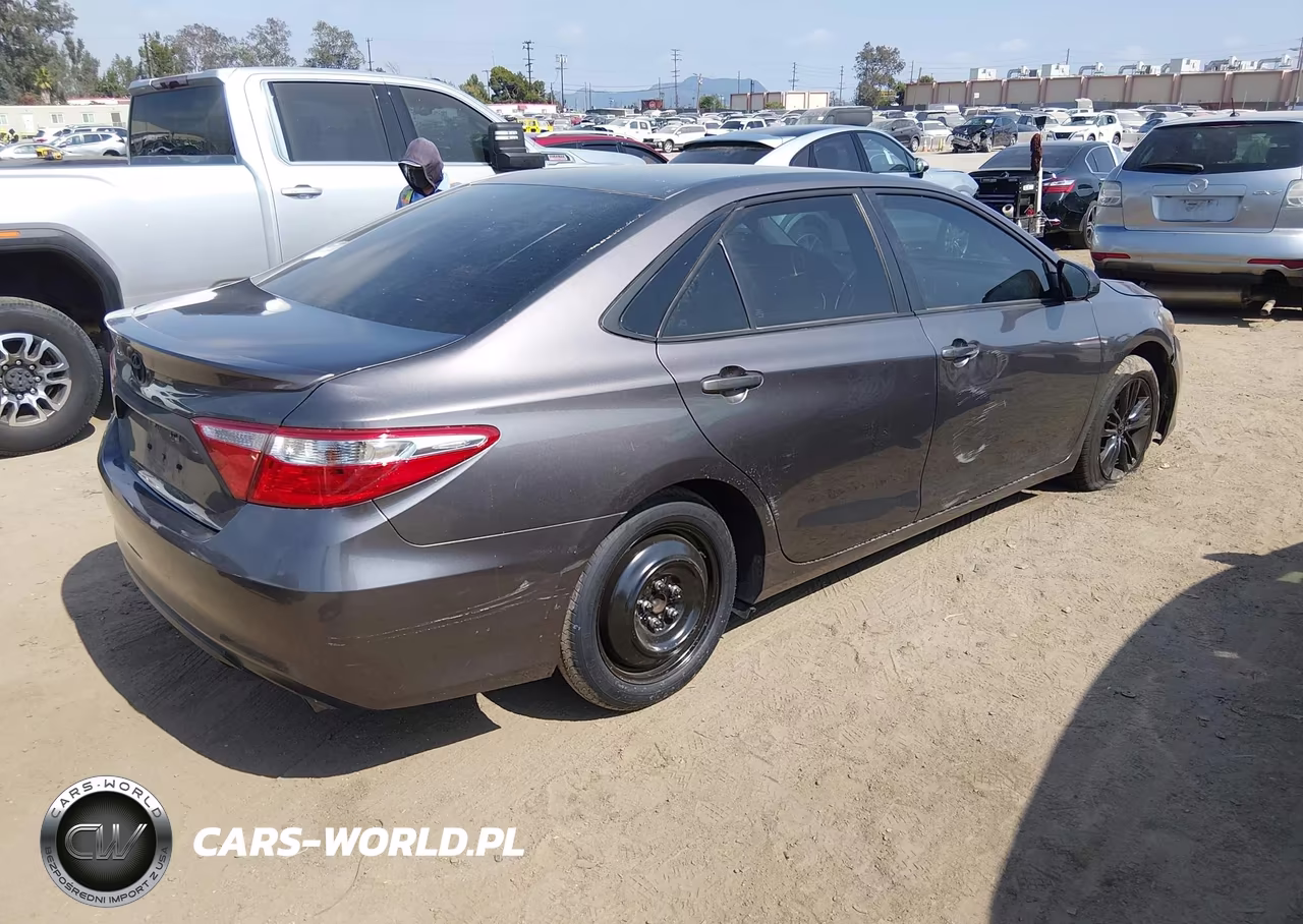 2015 Toyota Camry Se VIN:4T1BF1FK6FU094792 - 4