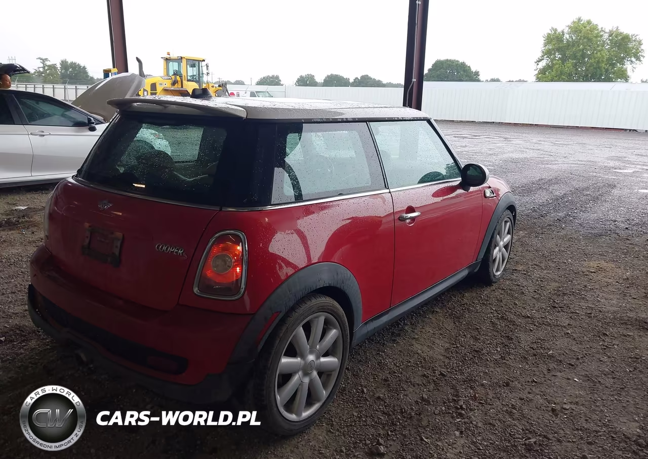 2008 Mini Cooper S VIN:WMWMF73538TV39025 - 4