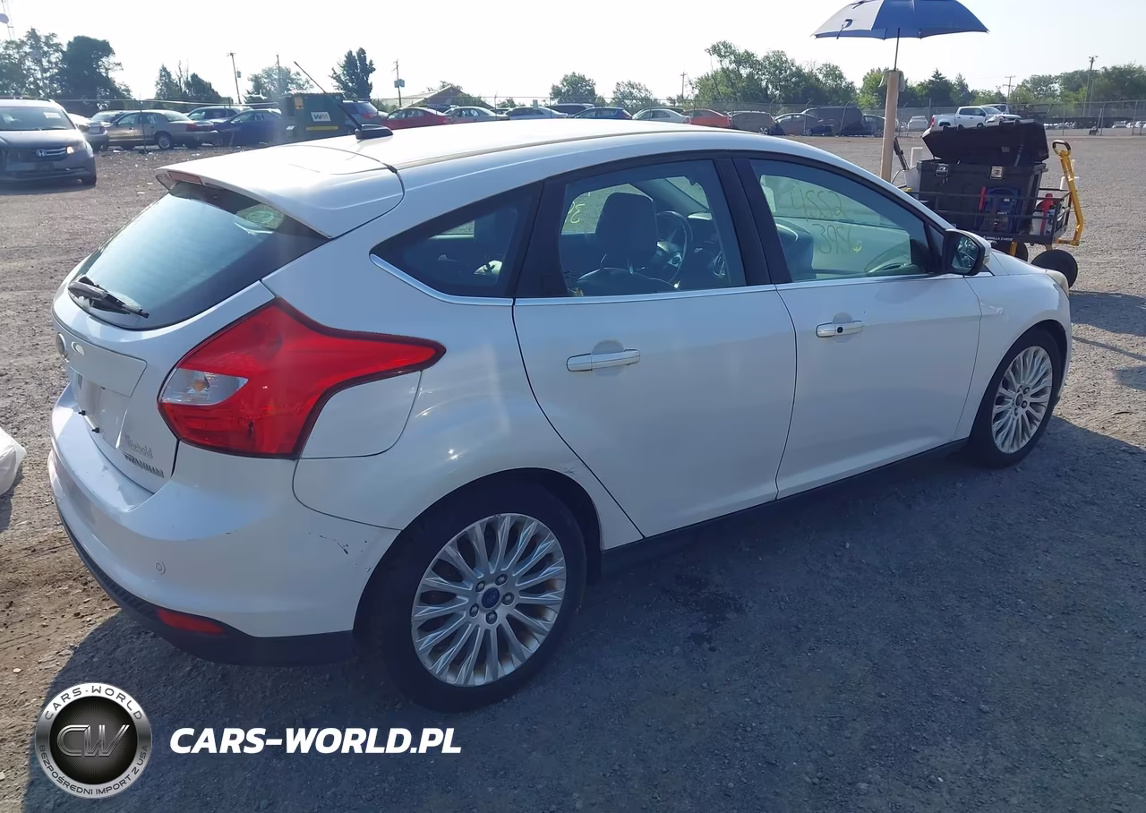 2012 Ford Focus Titanium VIN:1FAHP3N20CL273488 - 4