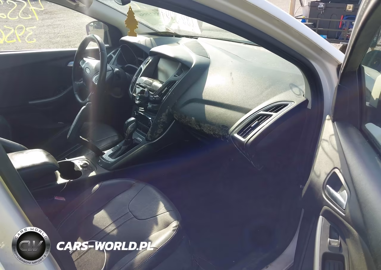 2012 Ford Focus Titanium VIN:1FAHP3N20CL273488 - 5