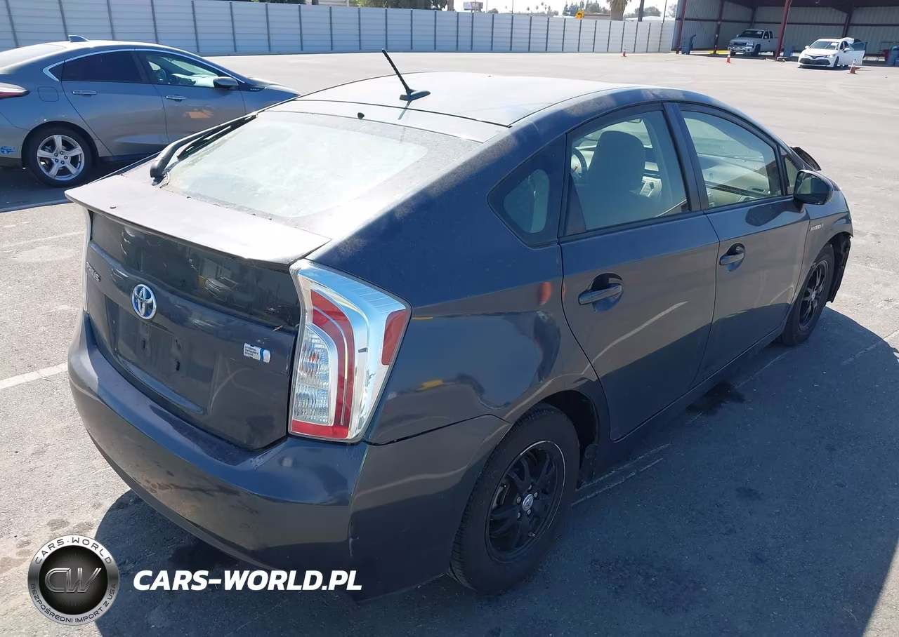 2014 Toyota Prius Three VIN:JTDKN3DU1E0361365 - 4
